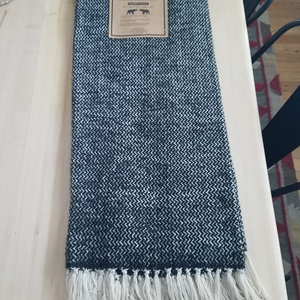 URBAN86 100% Cotton Throw Herringbone Pattern Black/Cream with Fringe NWT - Picture 2 of 4